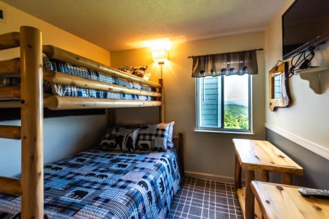 Apartment Mountain Magnificent Views - 2 Pools, Fireplace & Hot Tub Gatlinburg