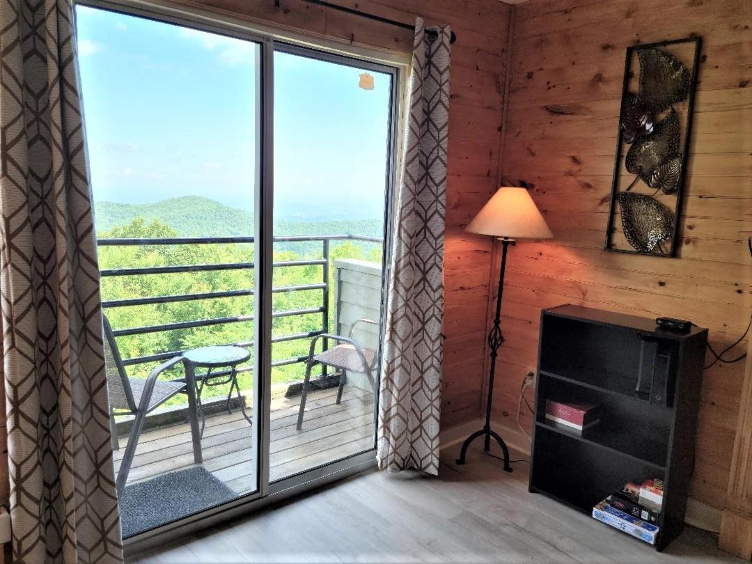 Apartment Mountain Magnificent Views - 2 Pools, Fireplace & Hot Tub Gatlinburg