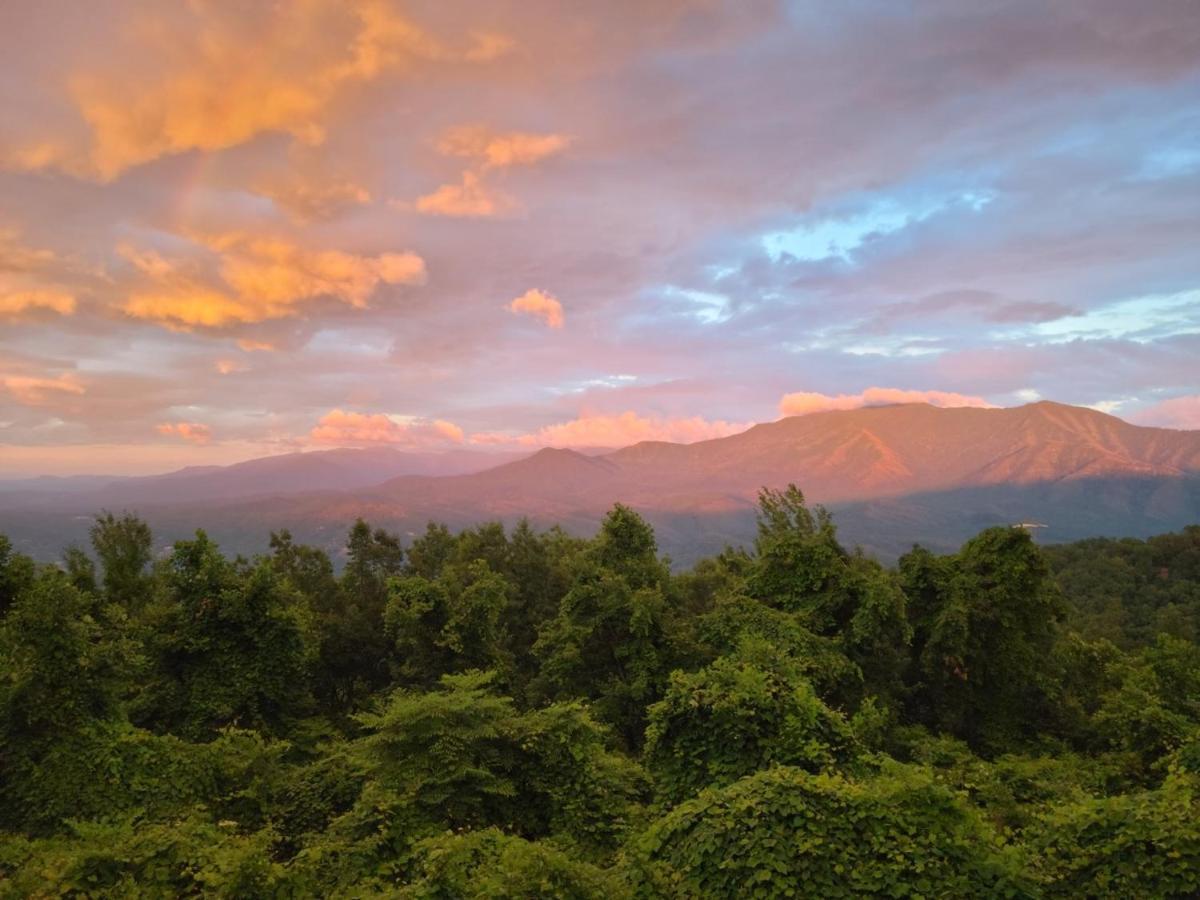 Mountain Magnificent Views - 2 Pools, Fireplace & Hot Tub *