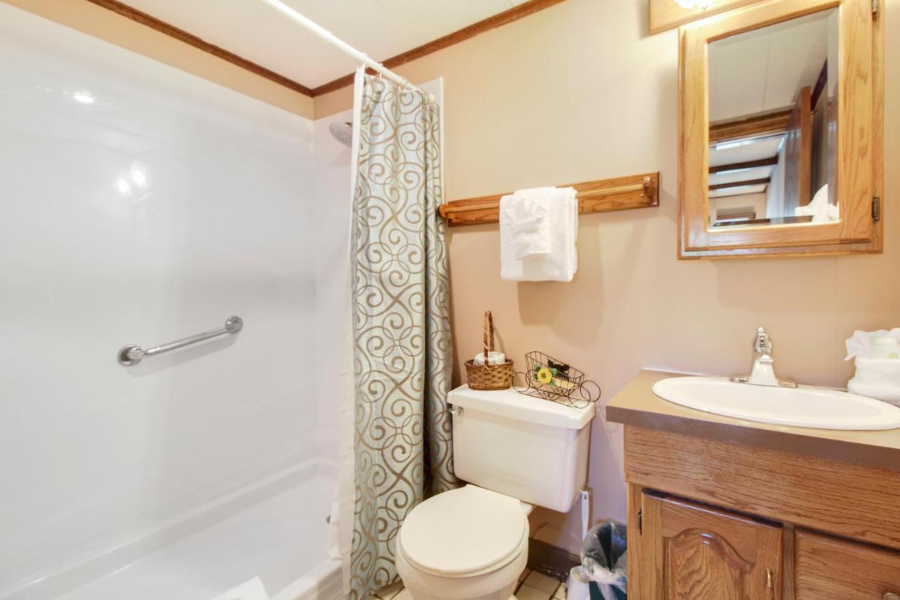 A Fairway View, 2 Bedroom, Wifi, Pool Access, Pet Friendly, Sleeps 6 *