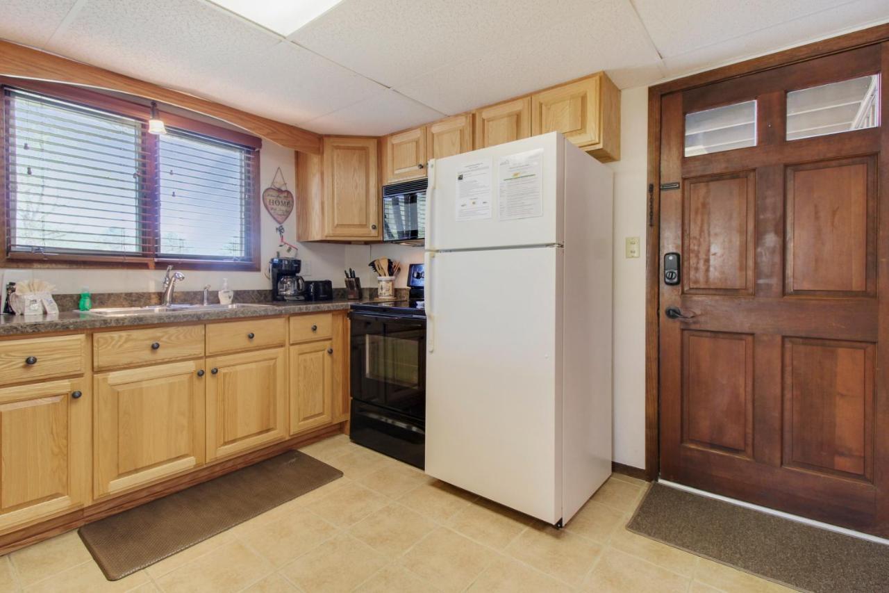 A Fairway View, 2 Bedroom, Wifi, Pool Access, Pet Friendly, Sleeps 6 *