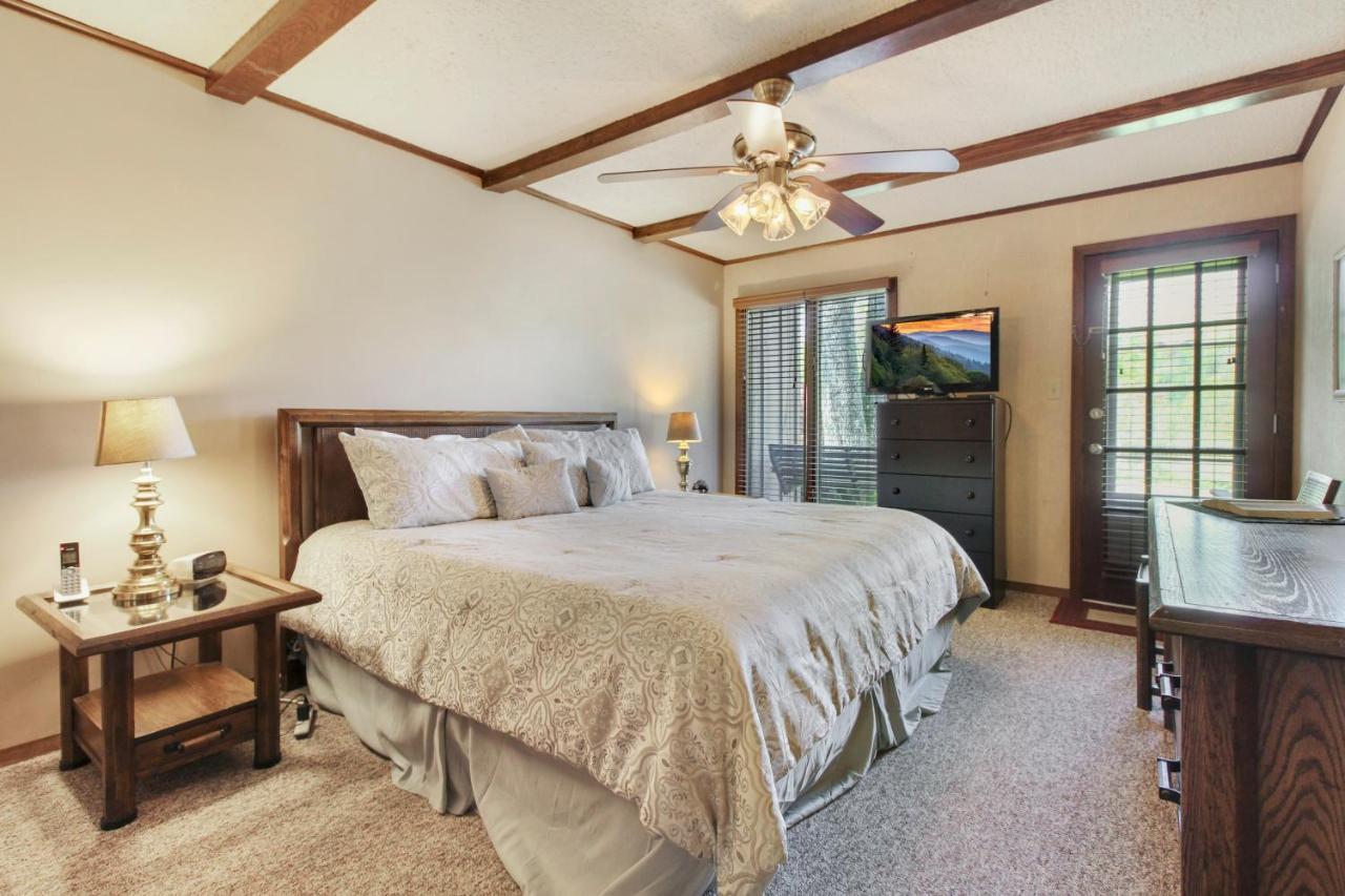 A Fairway View, 2 Bedroom, Wifi, Pool Access, Pet Friendly, Sleeps 6 *
