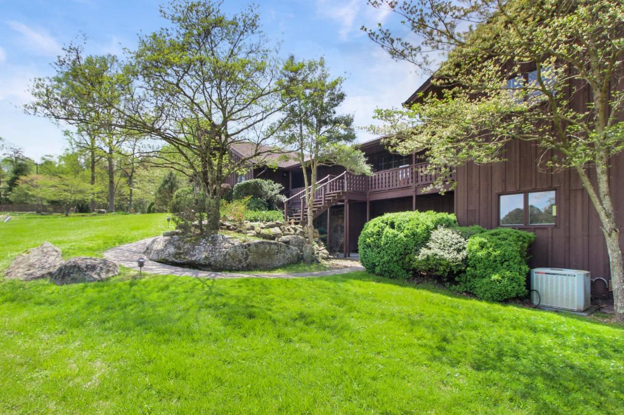 A Fairway View, 2 Bedroom, Wifi, Pool Access, Pet Friendly, Sleeps 6 *