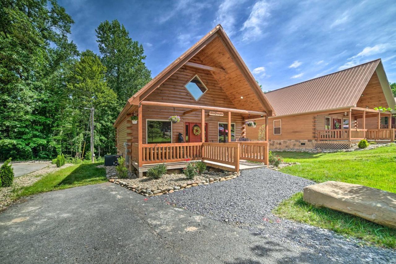 Holiday home 20 Mi To Dollywood With Hot Tub In