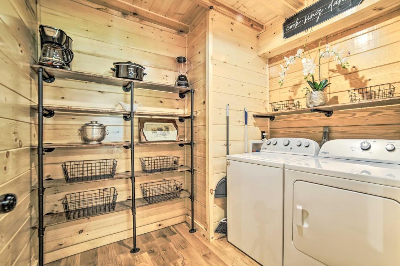 Holiday home 20 Mi To Dollywood With Hot Tub In *