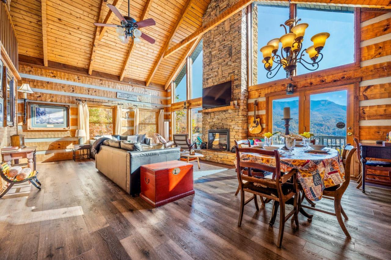 Barenberg Cabin: Panoramic Smoky Mountain Retreat With Dual Holiday home