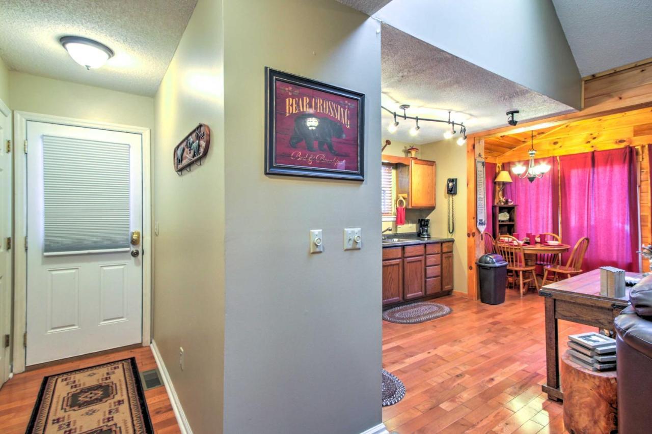 Tree Top Dream Cabin With Hot Tub In Gatlinburg!