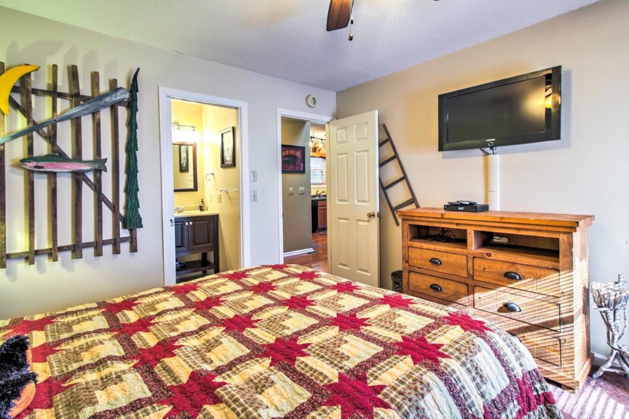 Holiday home Tree Top Dream Cabin With Hot Tub In Gatlinburg!