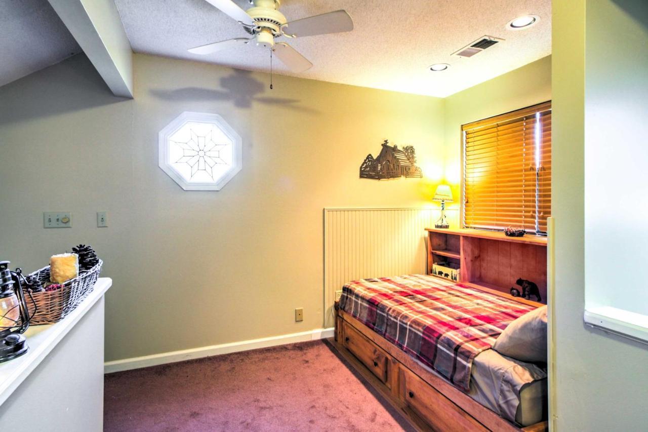 Holiday home Tree Top Dream Cabin With Hot Tub In Gatlinburg!