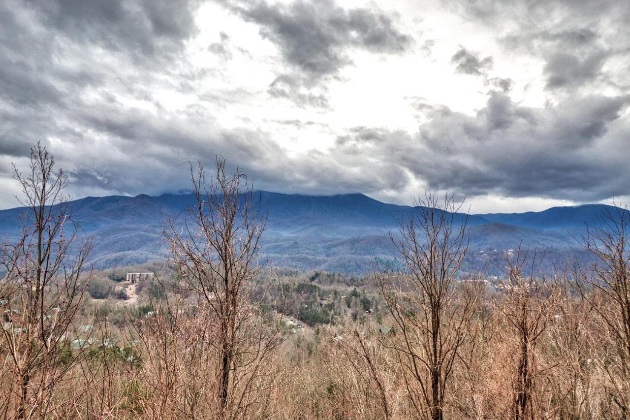 Leconte View 1, 1 Bedroom, Fireplace, Hot Tub, Grill, Pool Table, Sleeps 2 Holiday home *