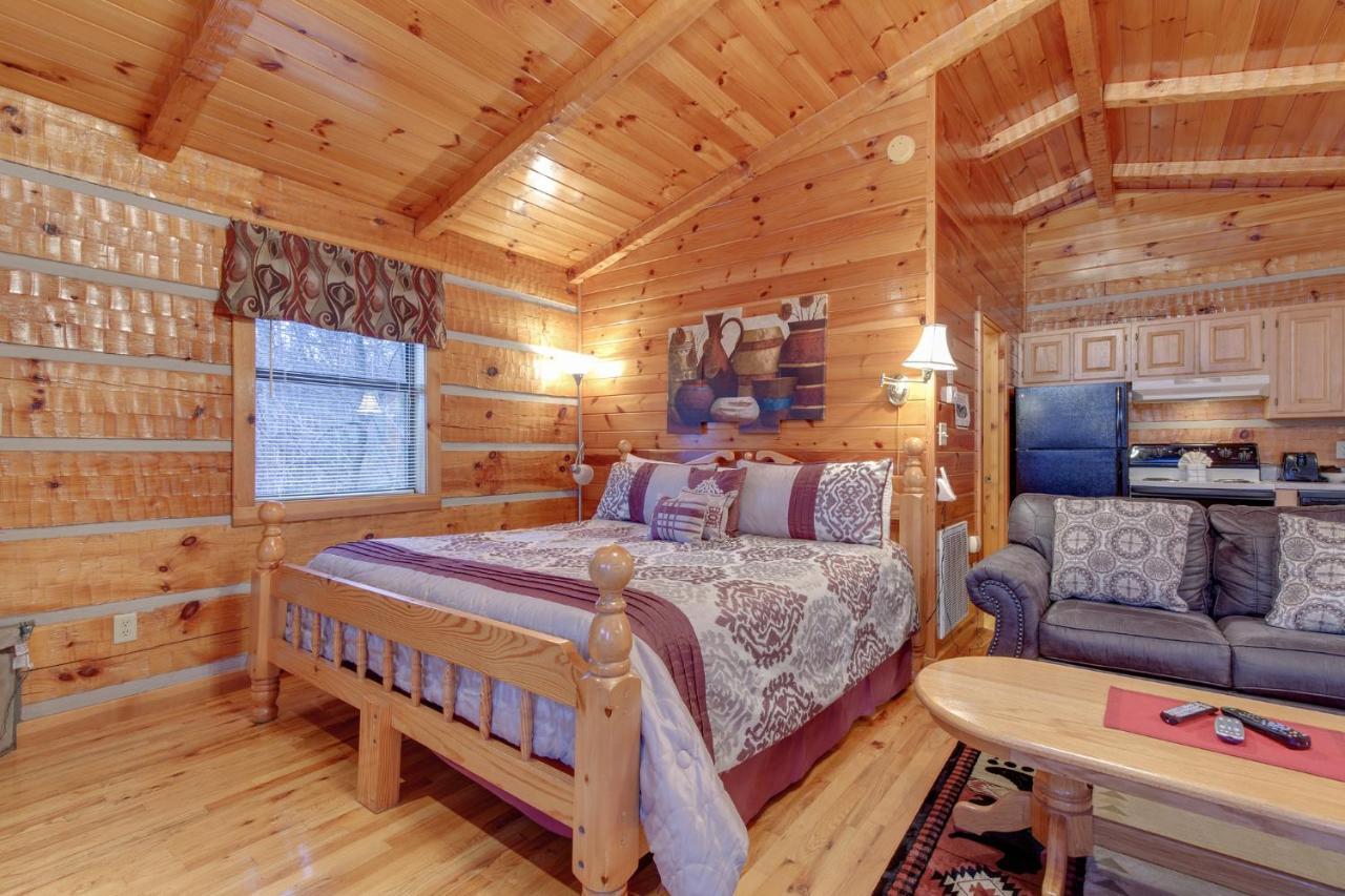Holiday home Cuddle Bear, 1 Bedroom, Hot Tub, Grill, Jetted Tub, Fireplace, Sleeps 2 *