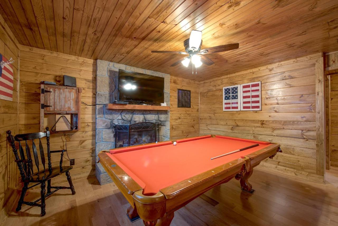Rocky Top Lodge, 6 Bedrooms, Pool Access, Hot Tub, Mountain View, Sleeps 14 * Gatlinburg