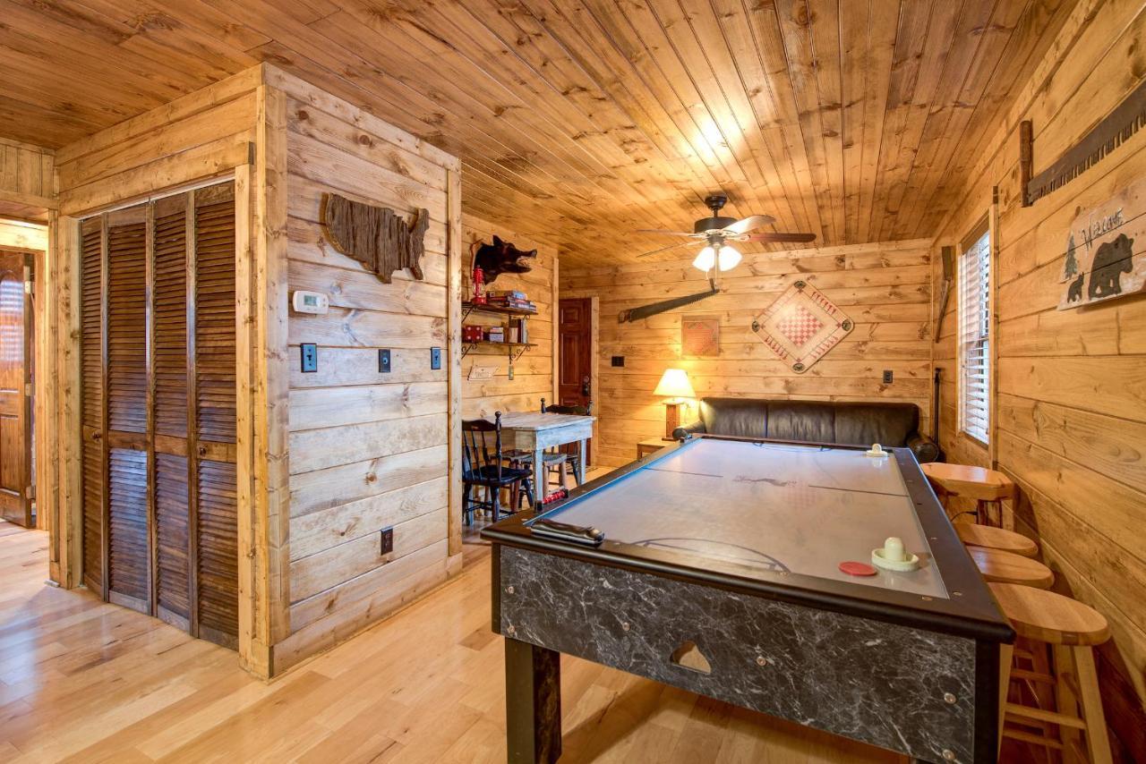 Holiday home Rocky Top Lodge, 6 Bedrooms, Pool Access, Hot Tub, Mountain View, Sleeps 14 *