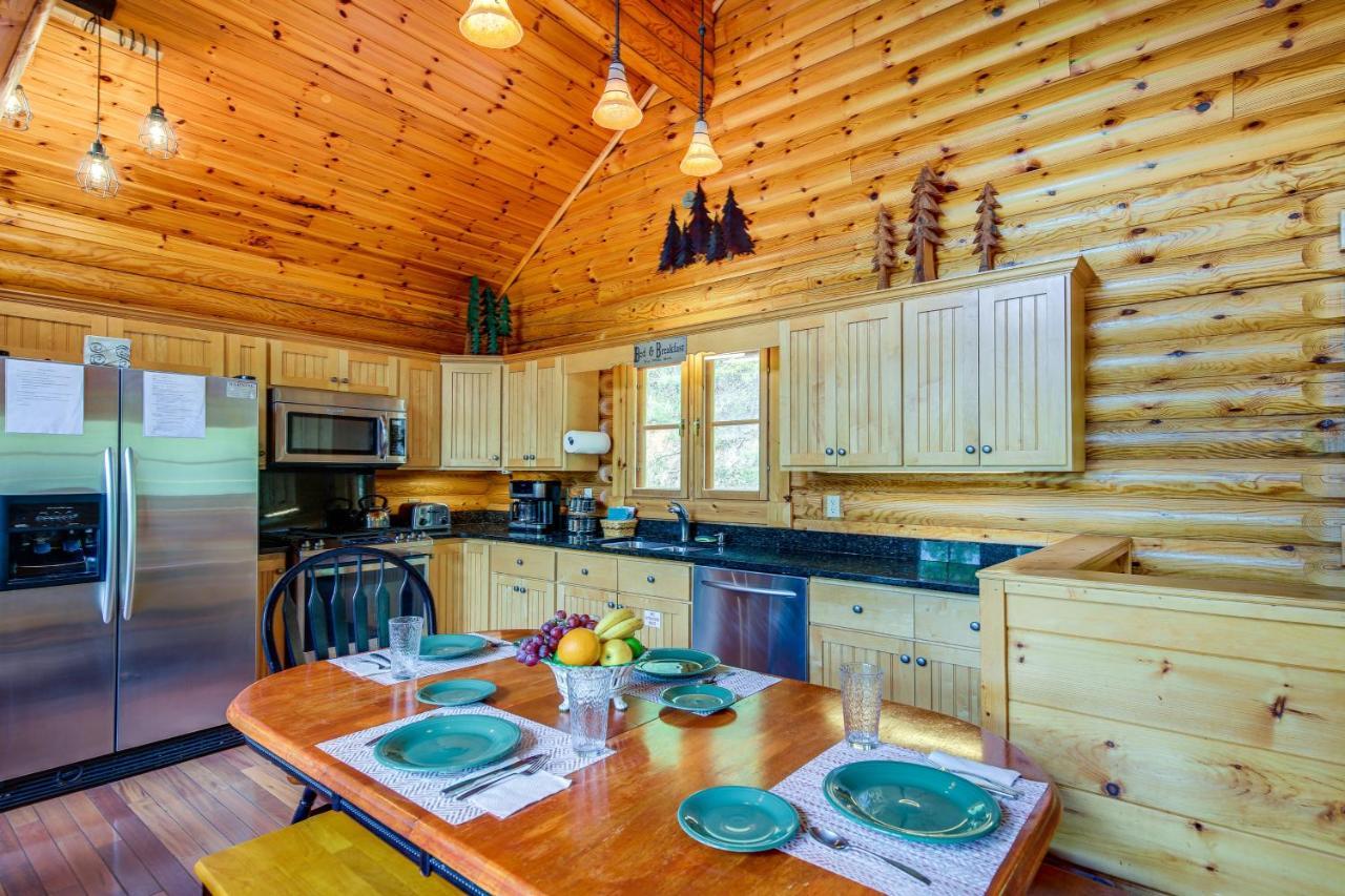Quiet With Lookout Decks And Hot Tub! * Gatlinburg