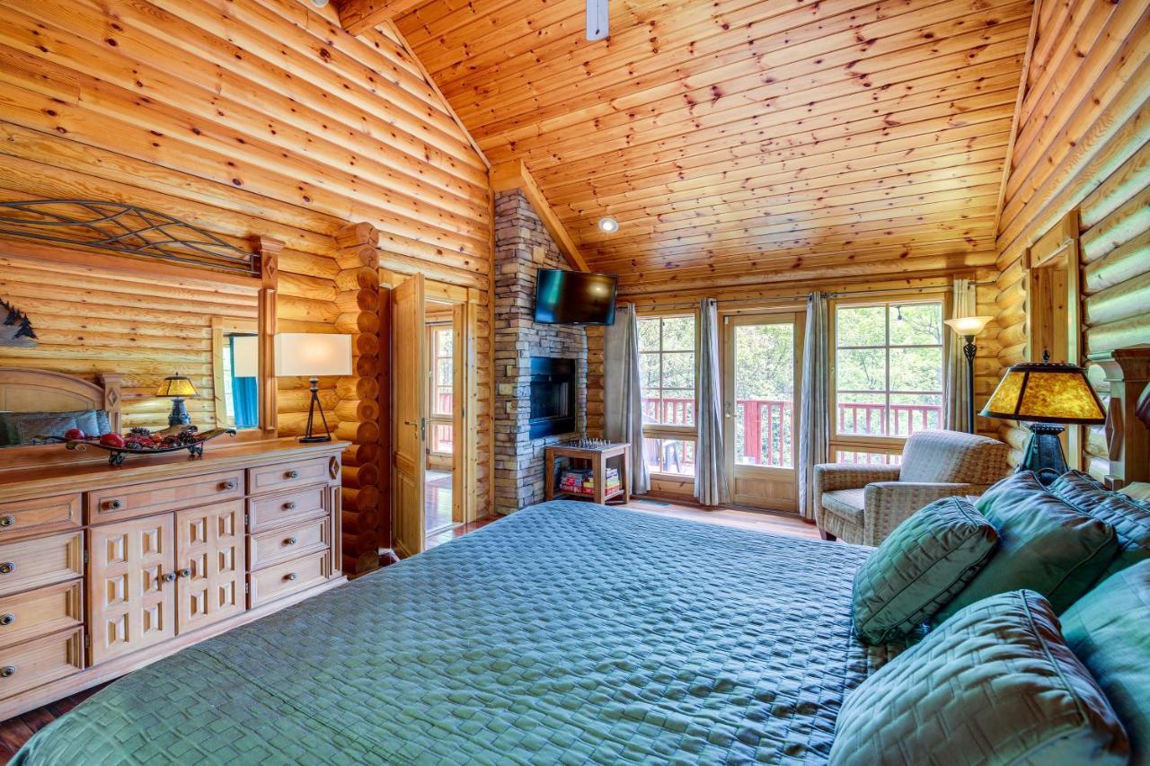 Quiet With Lookout Decks And Hot Tub! * Gatlinburg