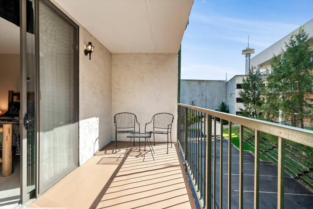 Bear Pause Retreat/steps To Pkwy/with Indoor Pool *