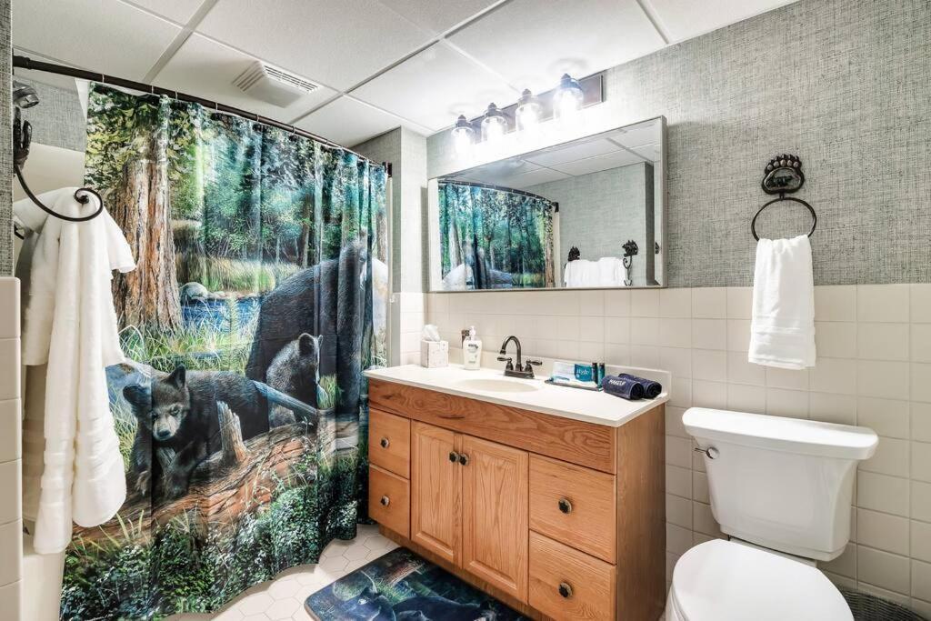 Bear Pause Retreat/steps To Pkwy/with Indoor Pool Apartment Gatlinburg