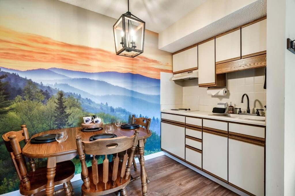 Apartment Bear Pause Retreat/steps To Pkwy/with Indoor Pool Gatlinburg