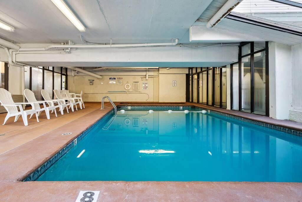 Bear Pause Retreat/steps To Pkwy/with Indoor Pool Apartment Gatlinburg