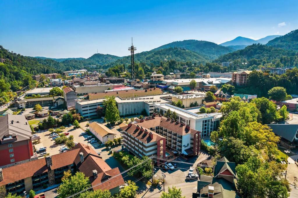 Apartment Bear Pause Retreat/steps To Pkwy/with Indoor Pool Gatlinburg