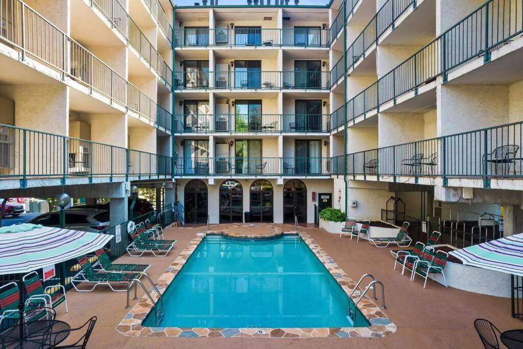 Bear Pause Retreat/steps To Pkwy/with Indoor Pool Gatlinburg