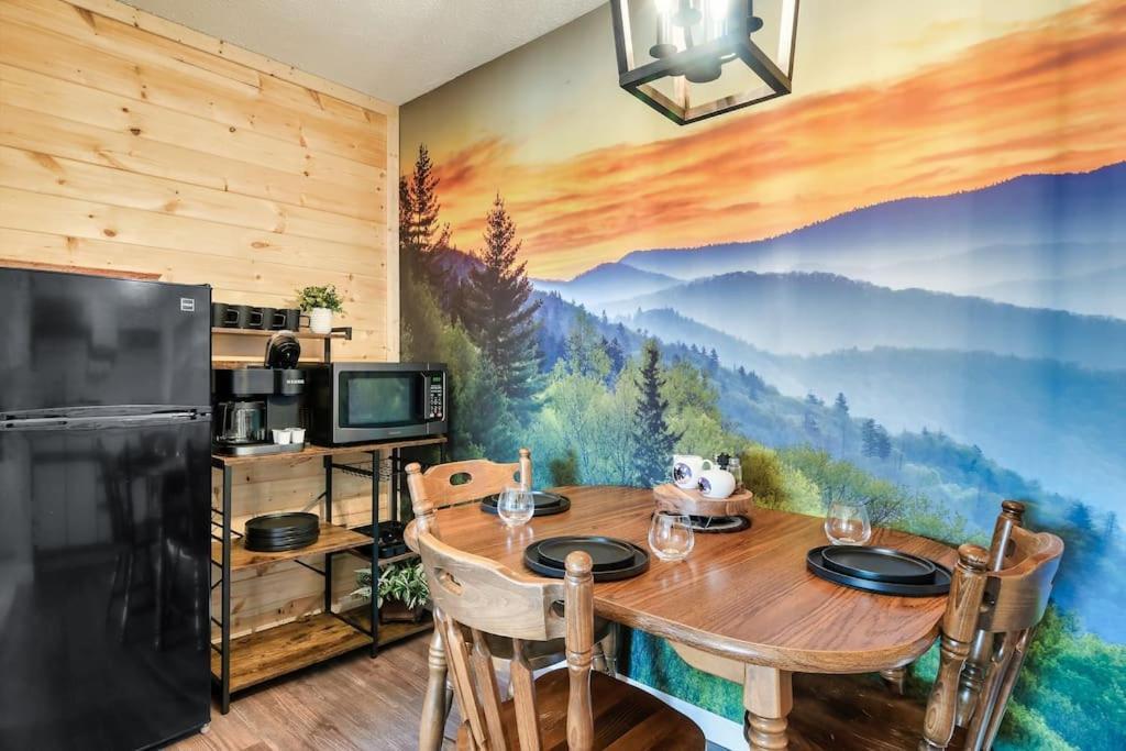Apartment Bear Pause Retreat/steps To Pkwy/with Indoor Pool *