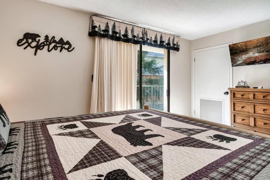Bear Pause Retreat/steps To Pkwy/with Indoor Pool