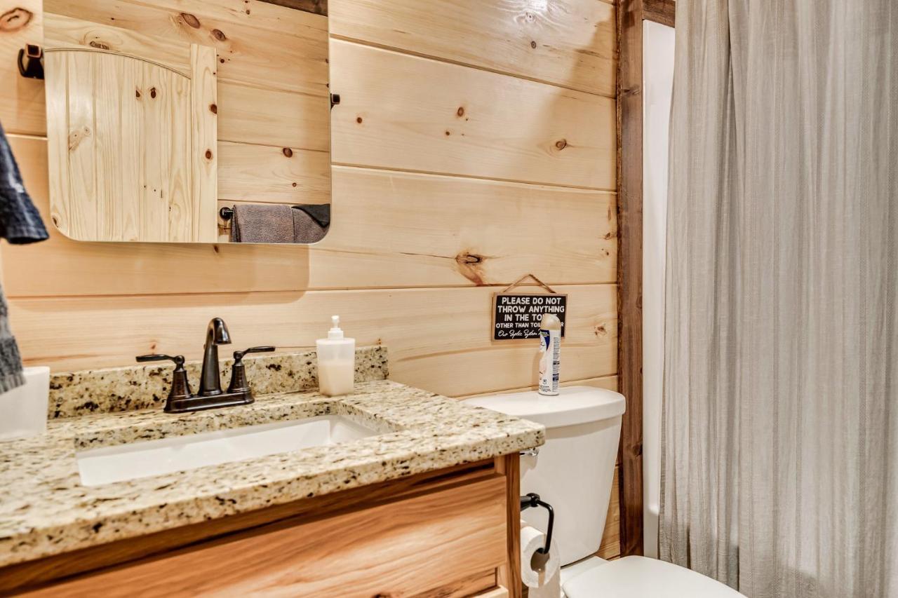 Holiday home Modern Mountain Cabin! Hot Tub! Near Downtown!
