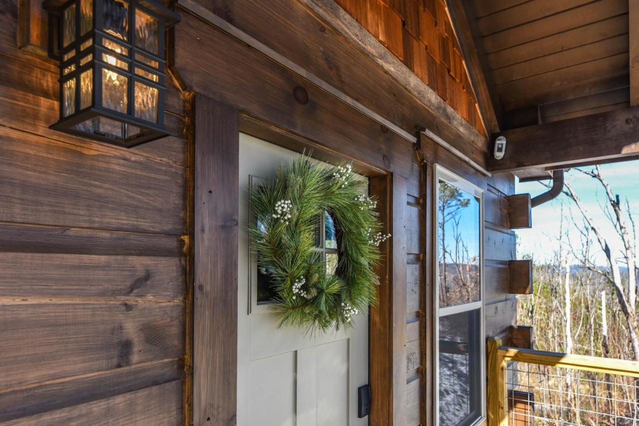 Modern Mountain Cabin! Hot Tub! Near Downtown! * Gatlinburg