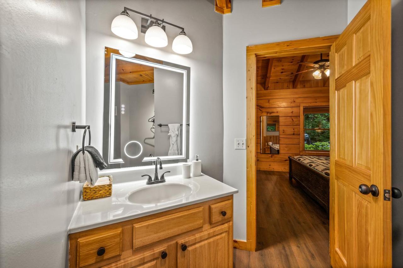 Bear Bottom Cabin Holiday home *