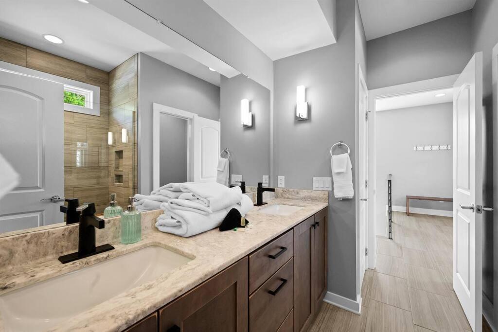 Modern Near Smoky Mountain National Park Villa *