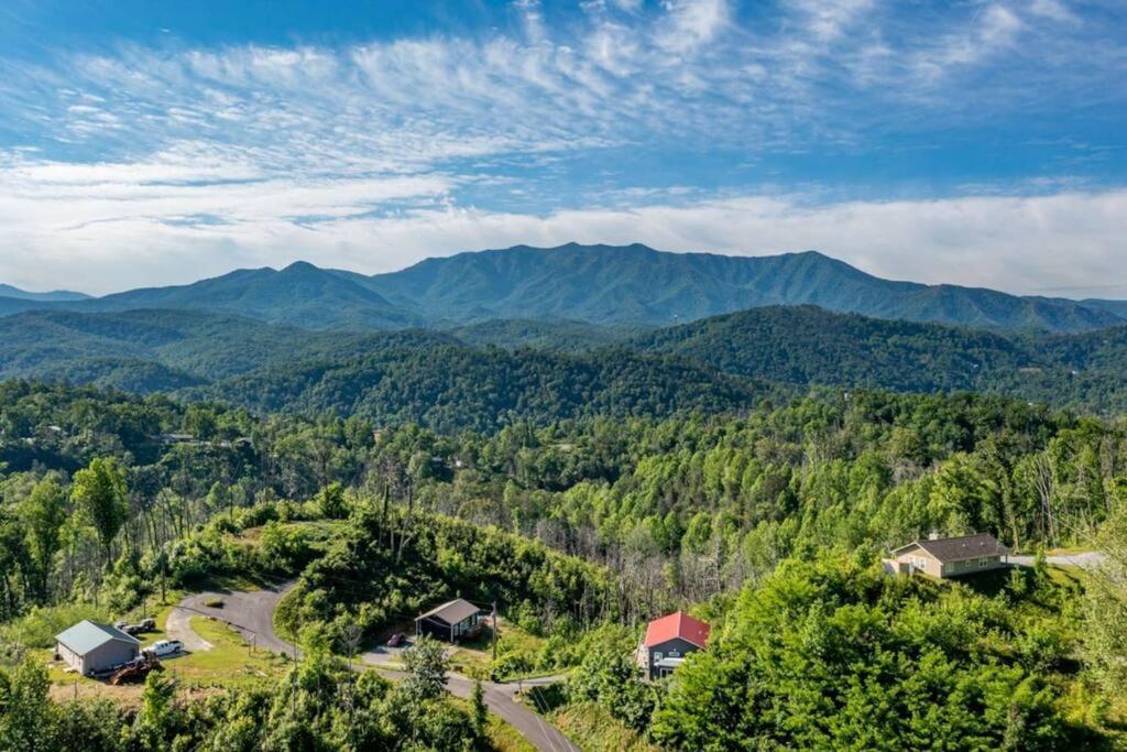 Modern Near Smoky Mountain National Park Villa *