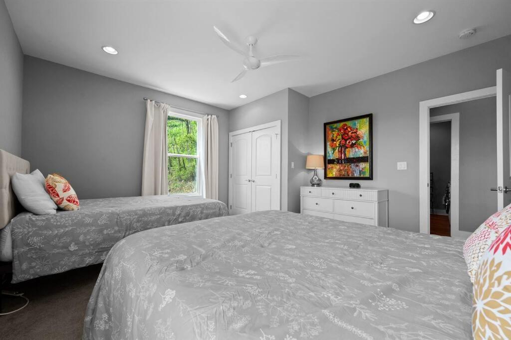 Modern Near Smoky Mountain National Park Villa *