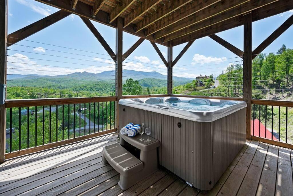 Modern Near Smoky Mountain National Park Villa