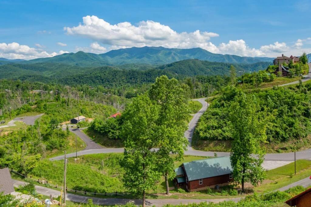 Modern Near Smoky Mountain National Park Gatlinburg