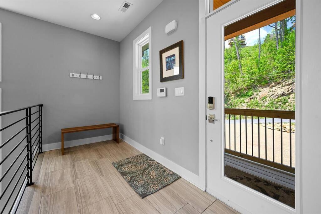 Modern Near Smoky Mountain National Park * Gatlinburg