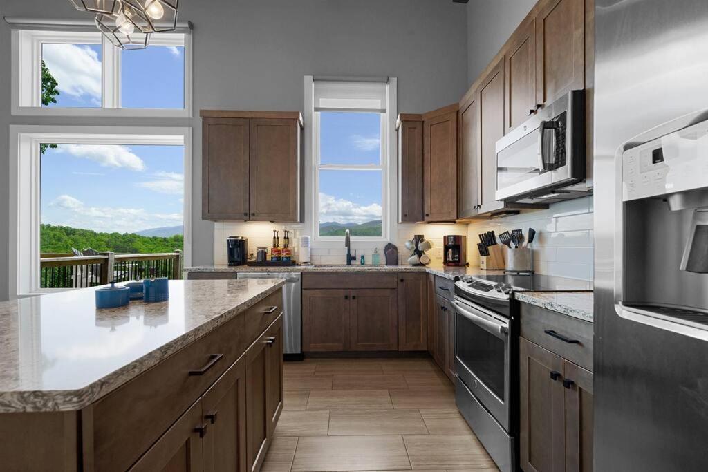 Modern Near Smoky Mountain National Park Villa *