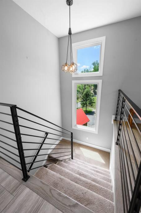 Modern Near Smoky Mountain National Park Villa