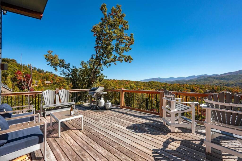Modern Near Smoky Mountain National Park Villa *