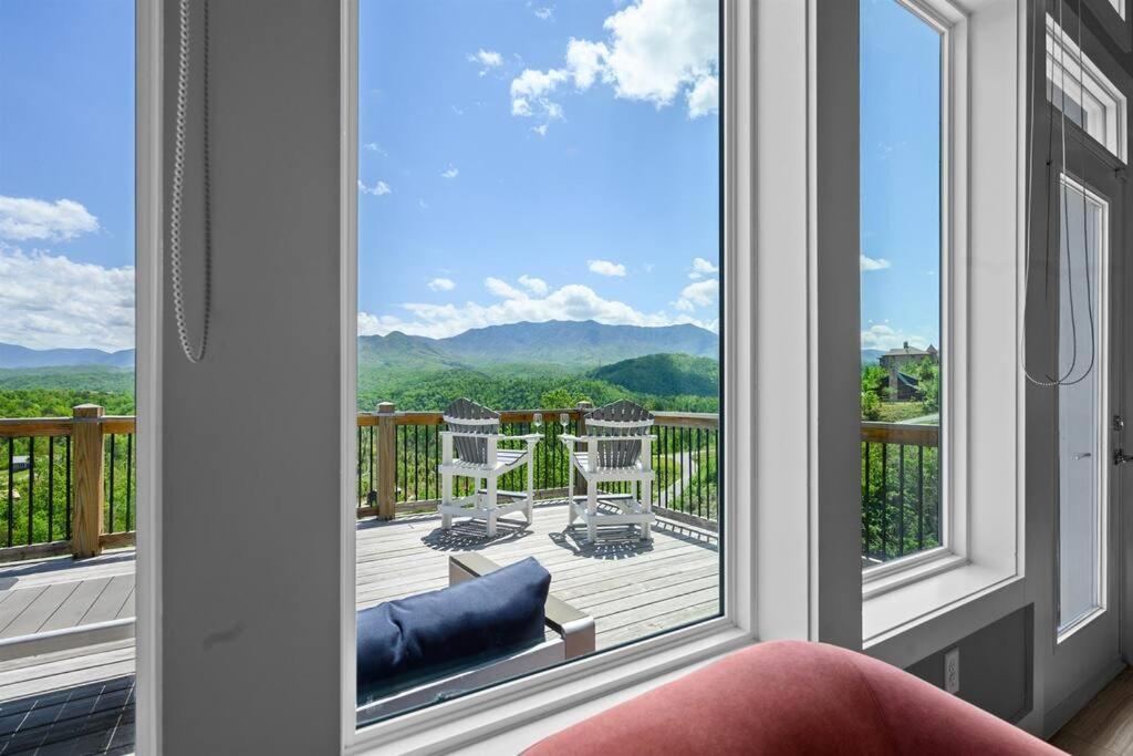 Modern Near Smoky Mountain National Park * Gatlinburg
