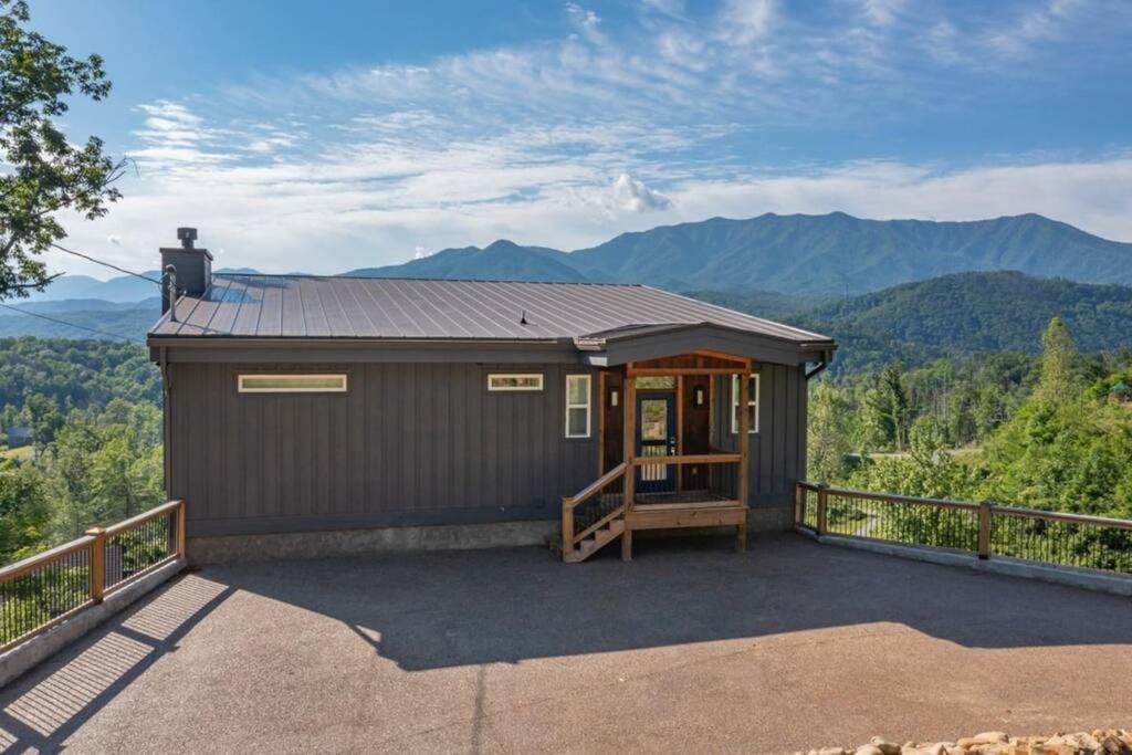 Modern Near Smoky Mountain National Park Gatlinburg
