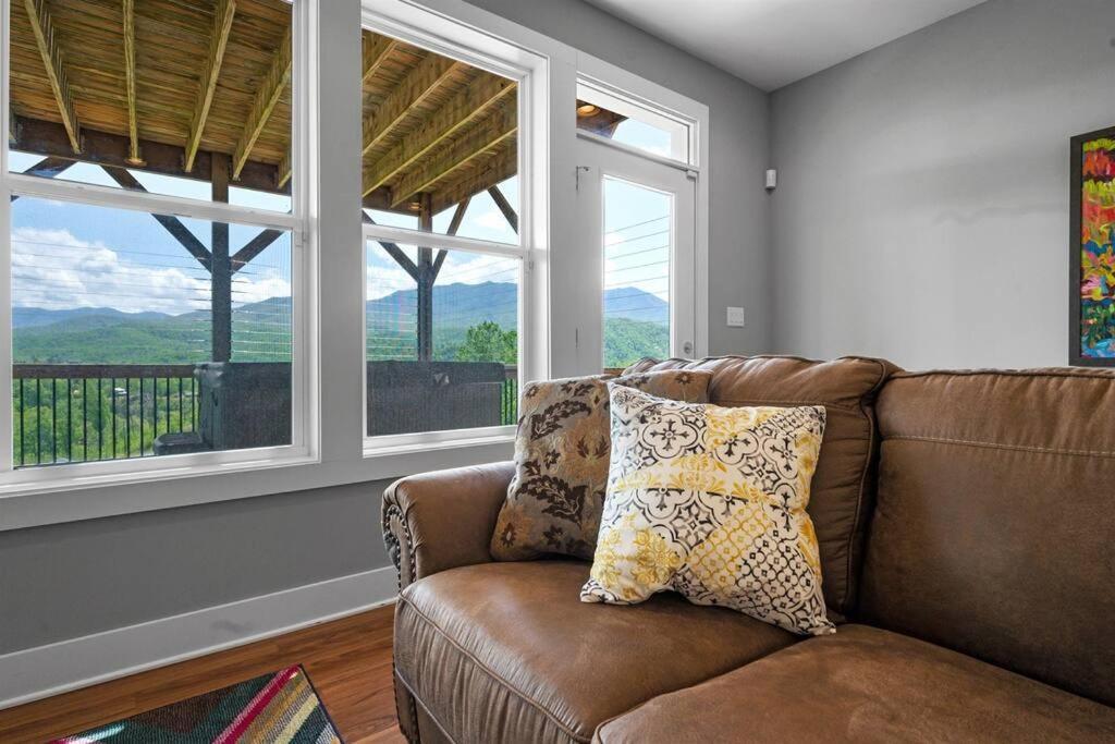 Modern Near Smoky Mountain National Park *