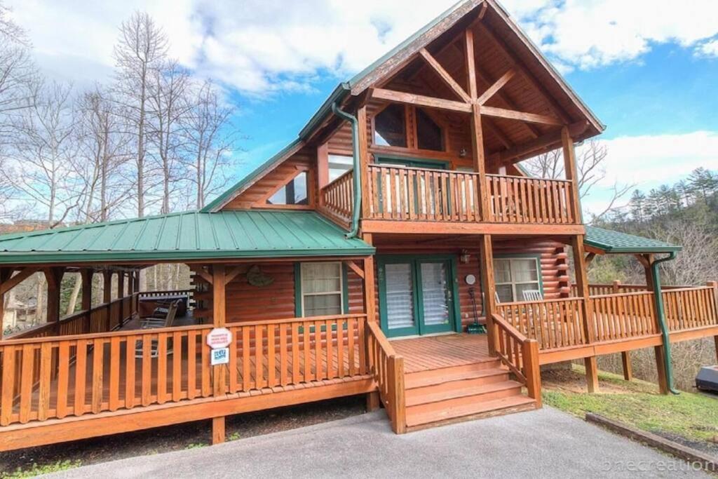 Holiday home Smoky Heights Overlook, Luxury Log Cabin, Mountain & Views *