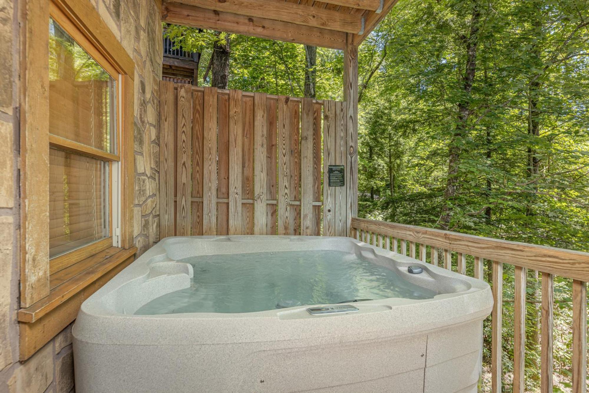 Holiday home Log Inn, 5 Bed 3 Bath Group In With Game And Hot Tub, Seasonal Pool