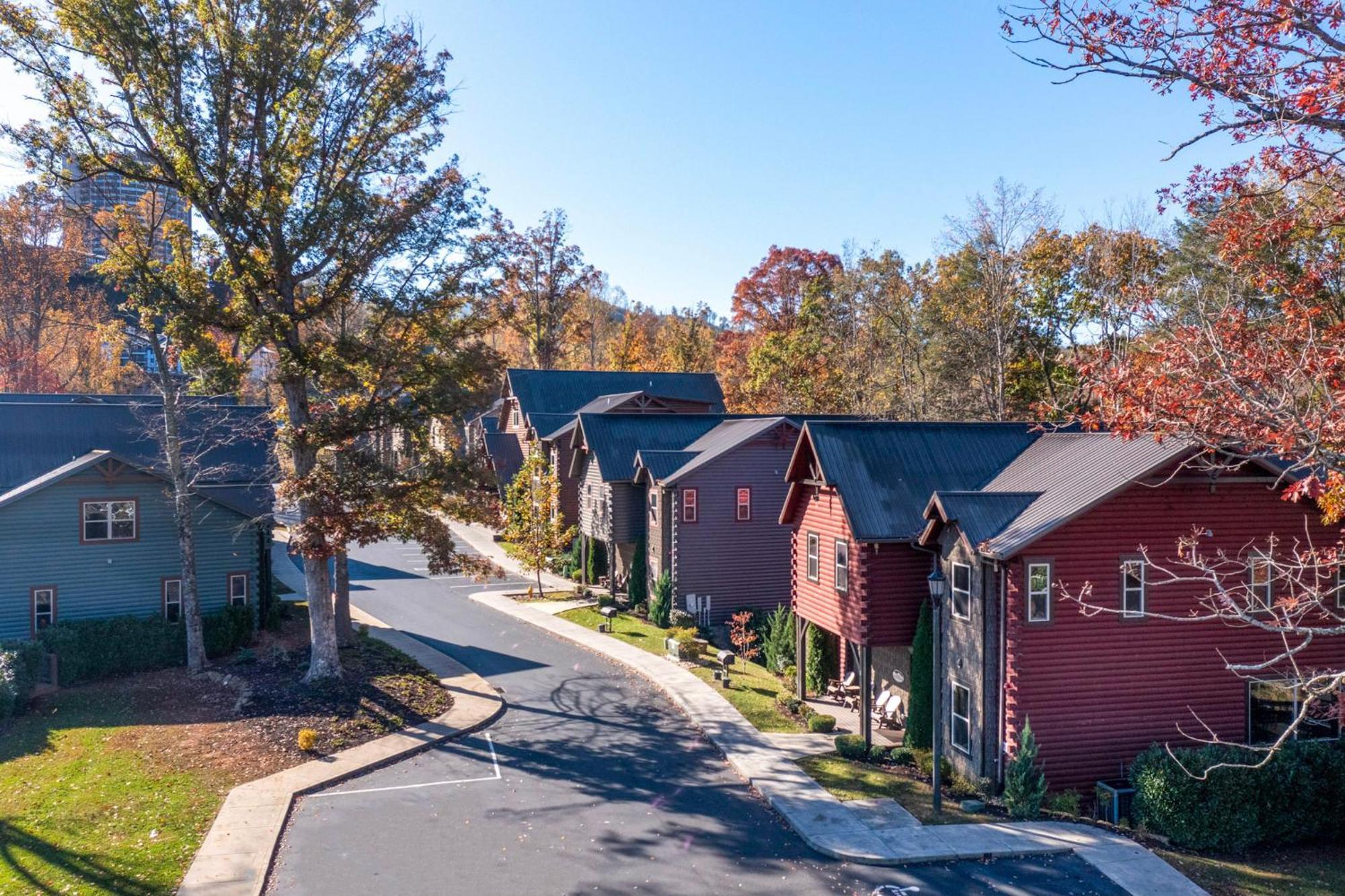 The Great Maple Retreat By Stony Brook * Gatlinburg