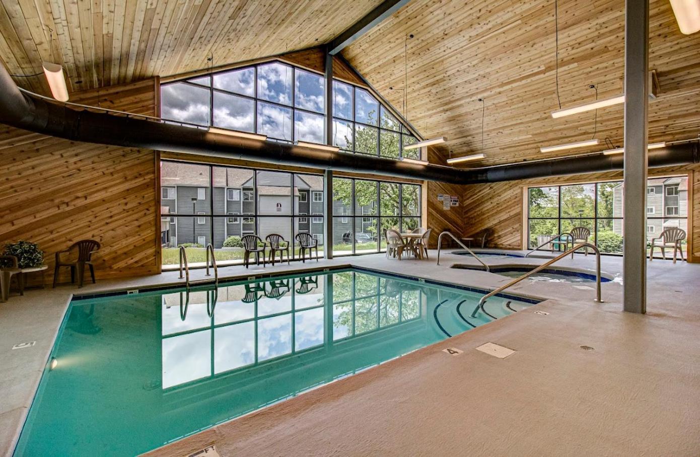 Apartment Mountain Magnificent Views - 2 Pools, Fireplace & Hot Tub *