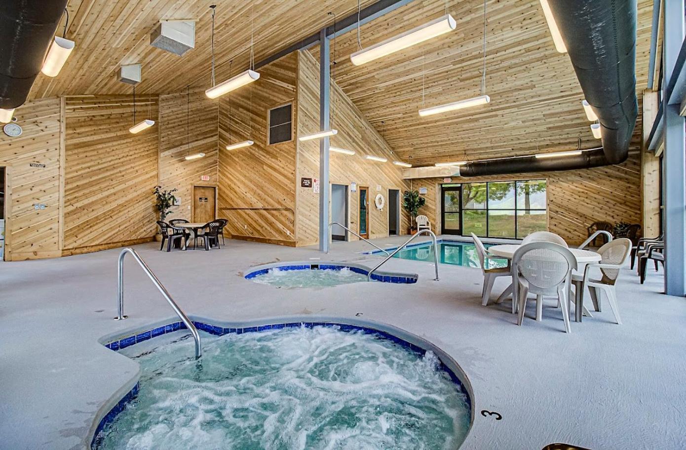 Mountain Magnificent Views - 2 Pools, Fireplace & Hot Tub * Gatlinburg
