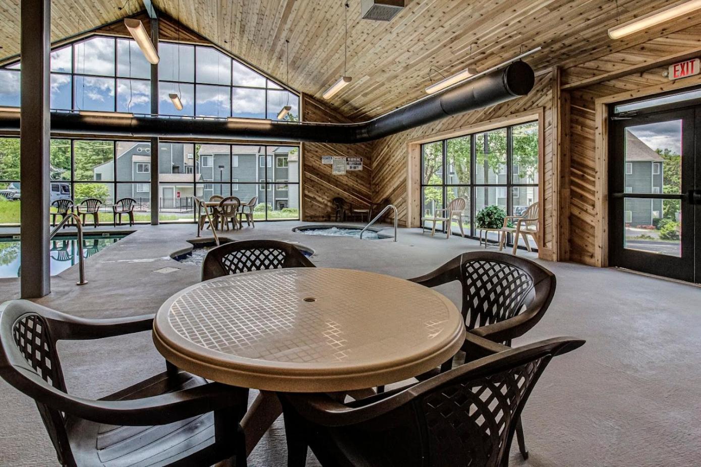 Apartment Mountain Magnificent Views - 2 Pools, Fireplace & Hot Tub