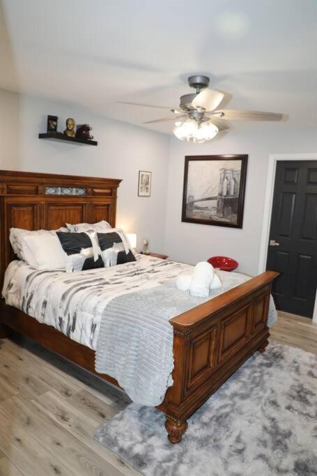 3 Pools, Pool Table, Hot Tub, Arcade! Holiday home Gatlinburg
