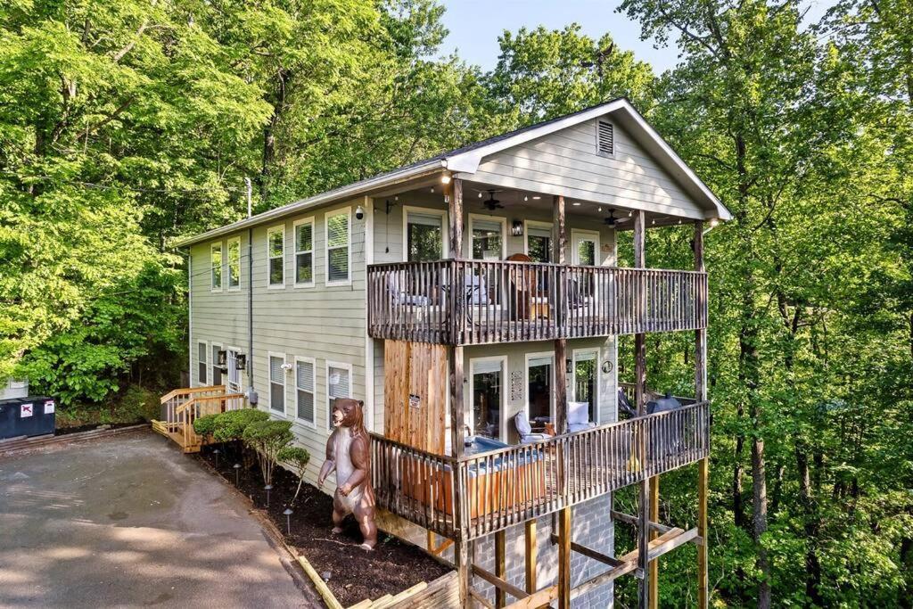 3 Pools, Pool Table, Hot Tub, Arcade! Gatlinburg